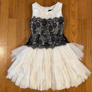 Chantilly Place Black and White Lace Dress Size 7